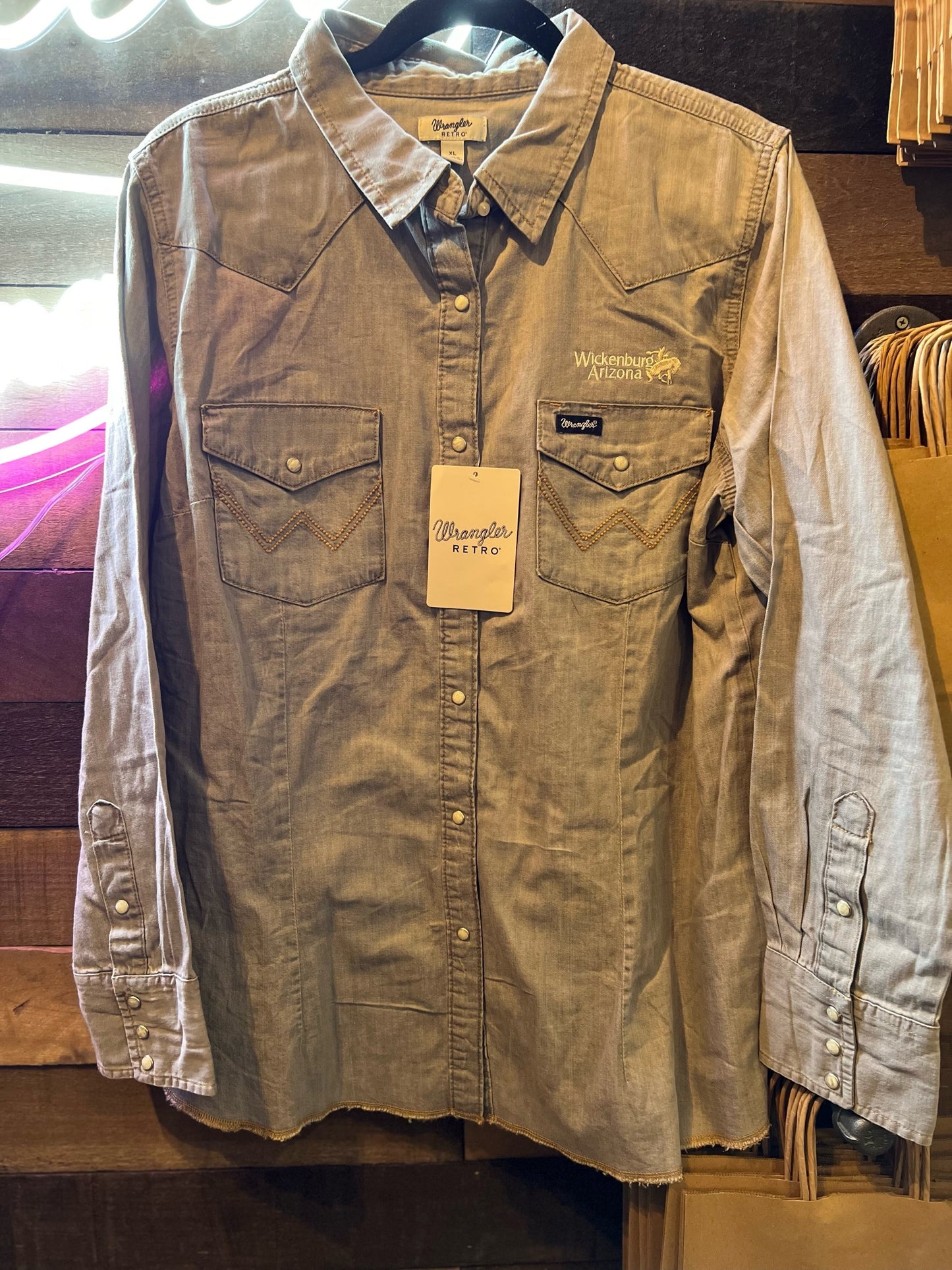 Embroidered Wrangler Pearl Snaps