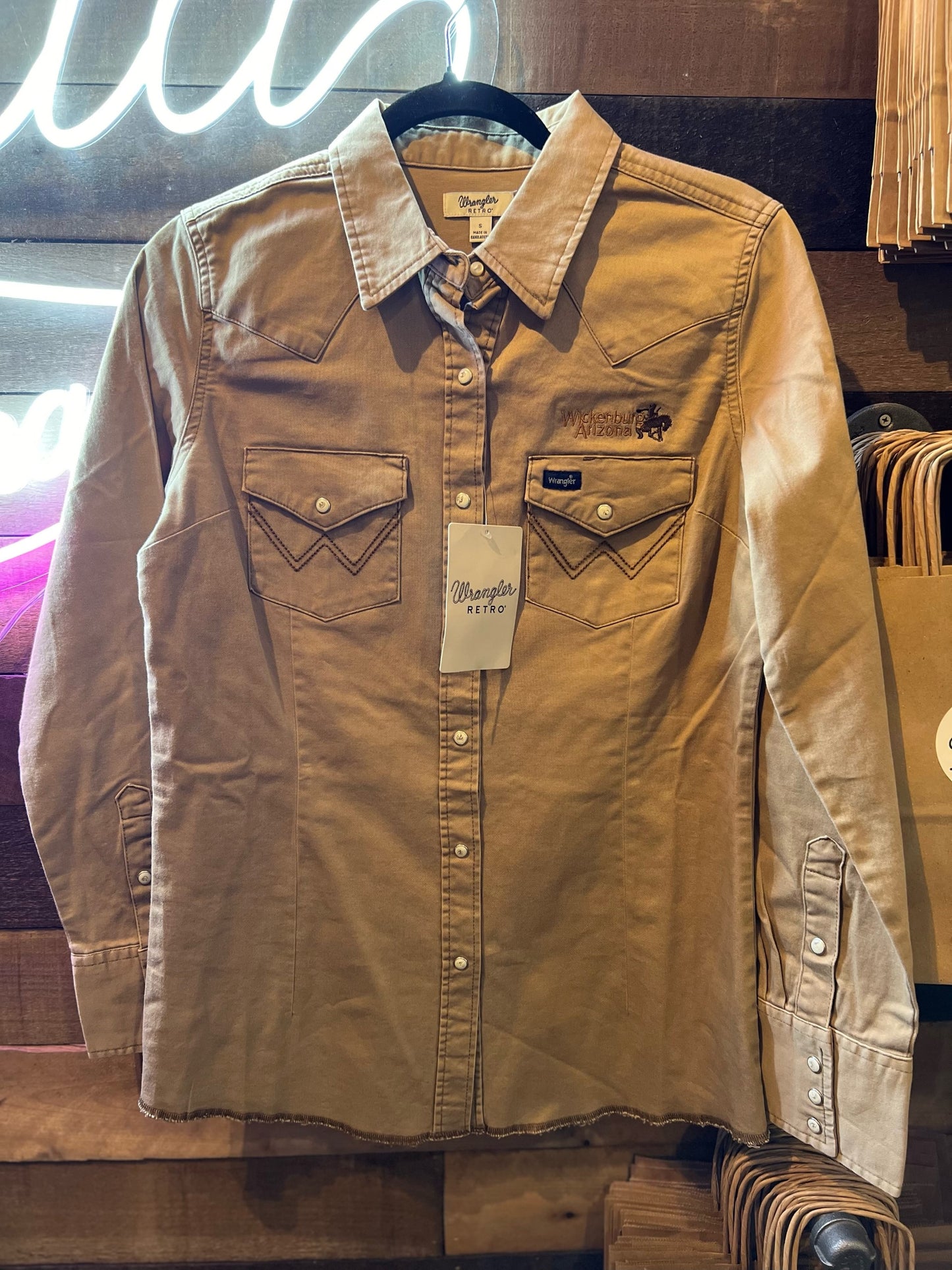 Embroidered Wrangler Pearl Snaps